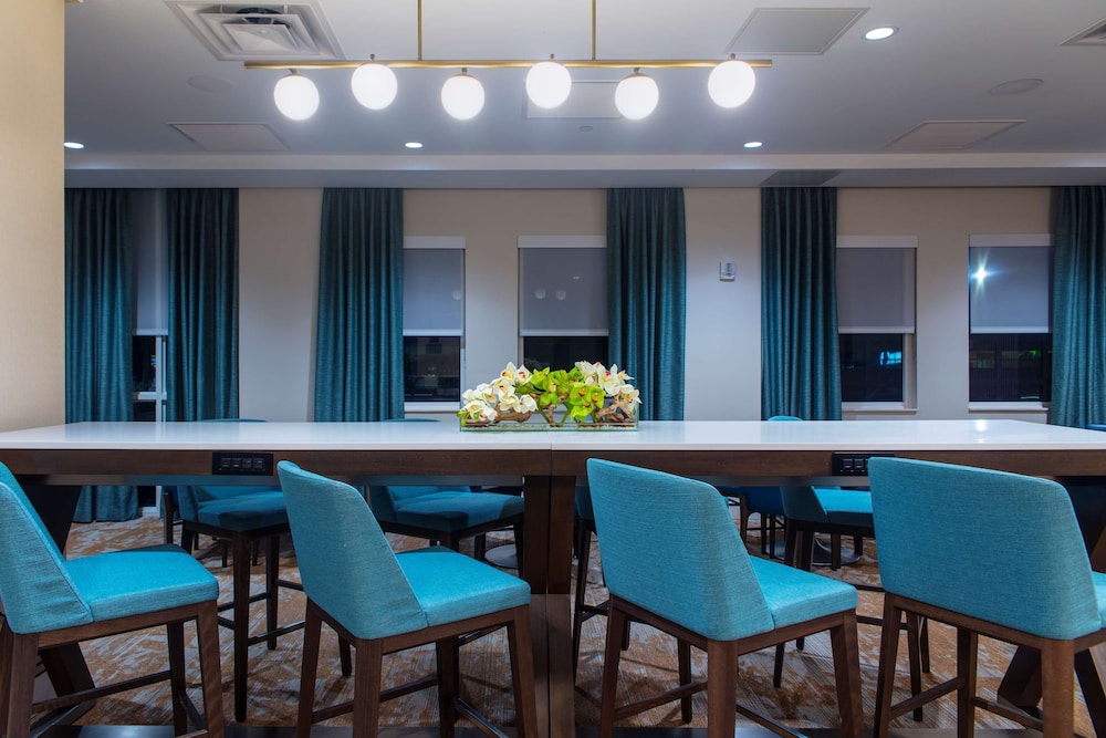 Hampton Inn & Suites Miami-Airport South-Blue Lagoon — Restaurant & bars in Miami, Florida