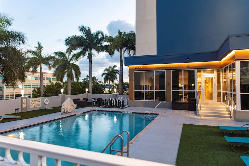 Hampton Inn & Suites Miami-Airport South-Blue Lagoon — Swimming pool in Miami, Florida