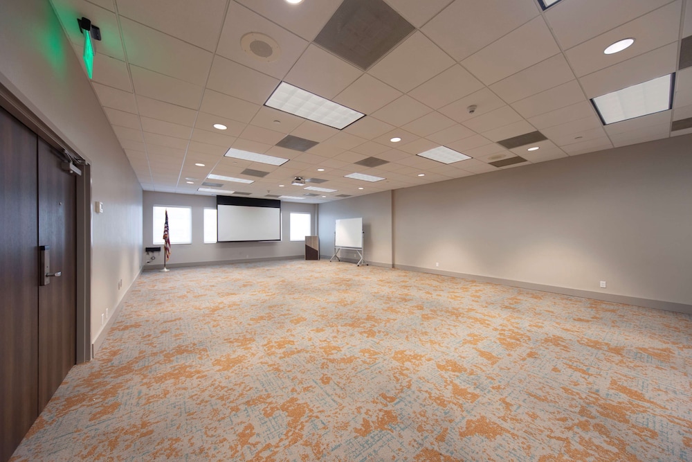 Hampton Inn & Suites Miami-Airport South-Blue Lagoon — Hotel building in Miami, Florida