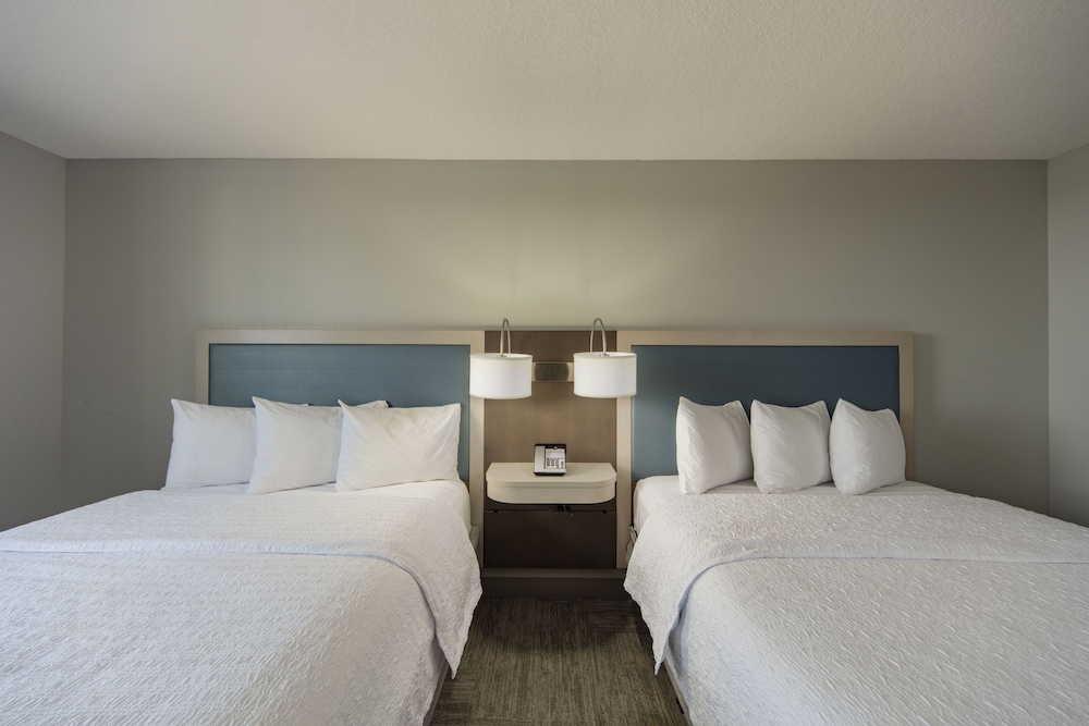 Hampton Inn & Suites Miami-Airport South-Blue Lagoon — Hotel rooms in Miami, Florida