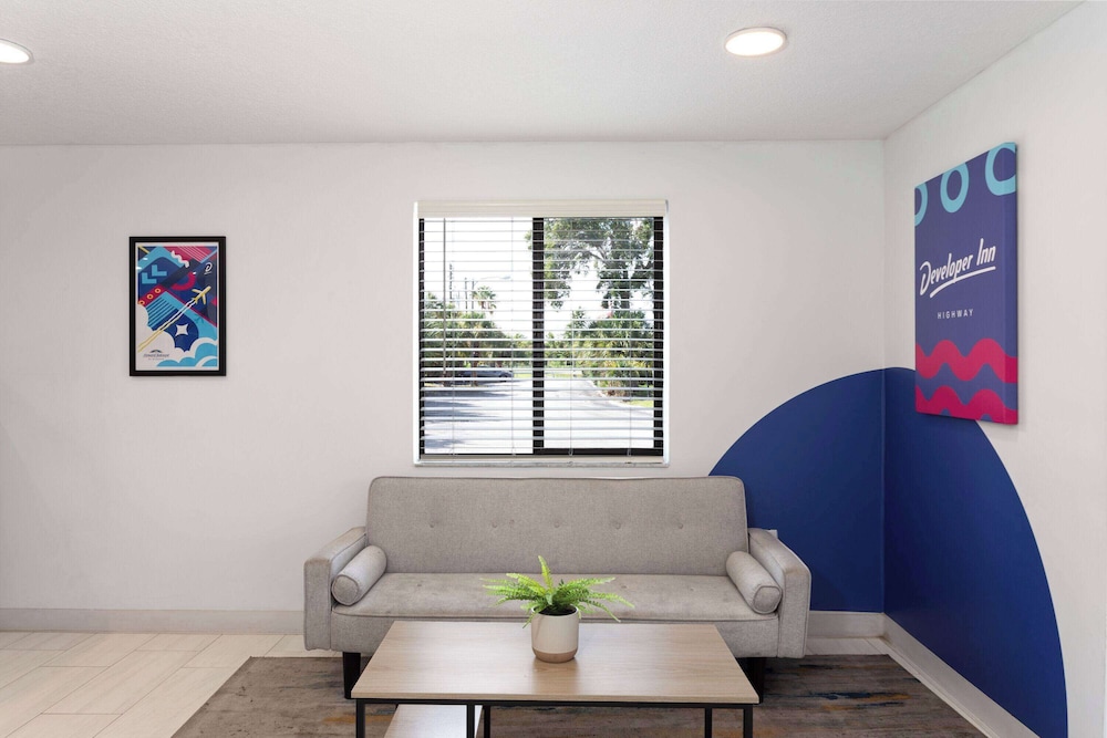 Howard Johnson by Wyndham Orlando Lake Buena Vista South — Hotel rooms in Kissimmee, Florida