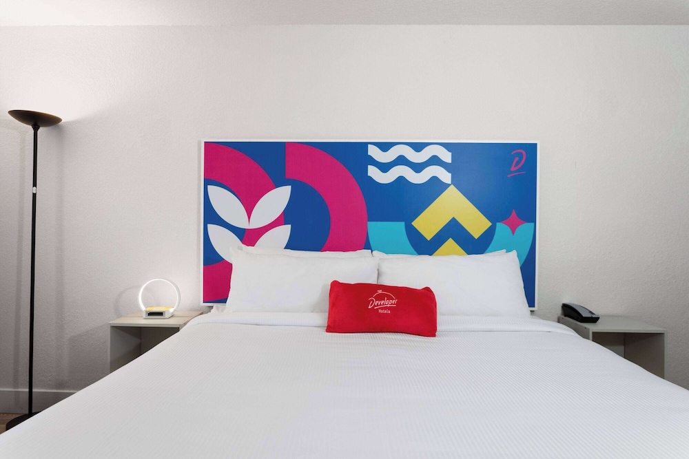 Howard Johnson by Wyndham Orlando Lake Buena Vista South — Hotel rooms in Kissimmee, Florida