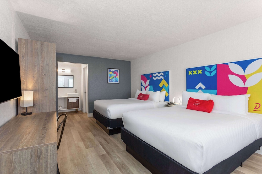 Howard Johnson by Wyndham Orlando Lake Buena Vista South — Hotel rooms in Kissimmee, Florida