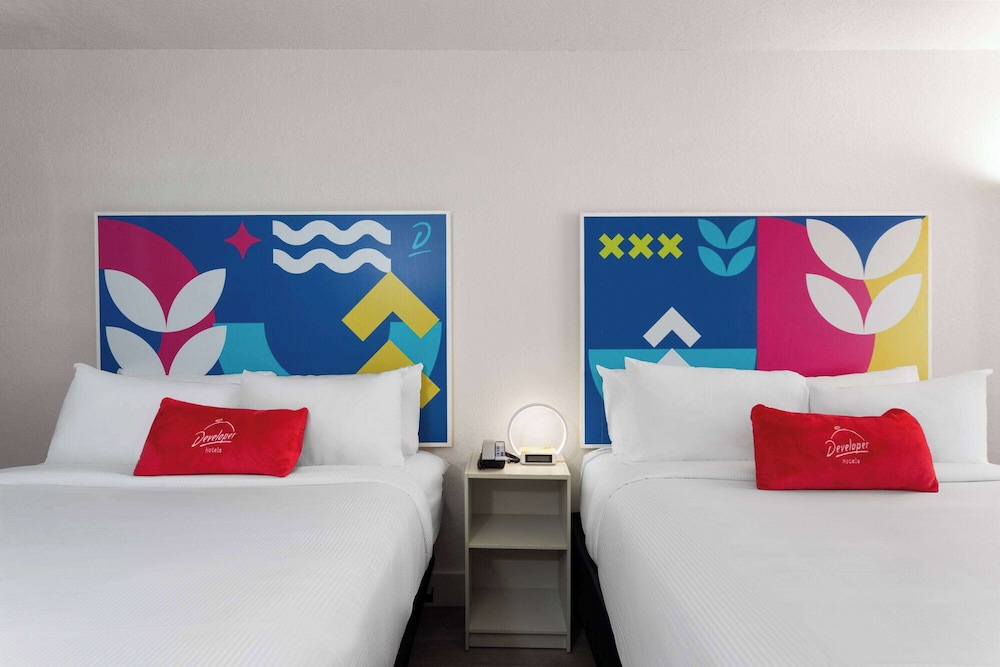 Howard Johnson by Wyndham Orlando Lake Buena Vista South — Hotel rooms in Kissimmee, Florida