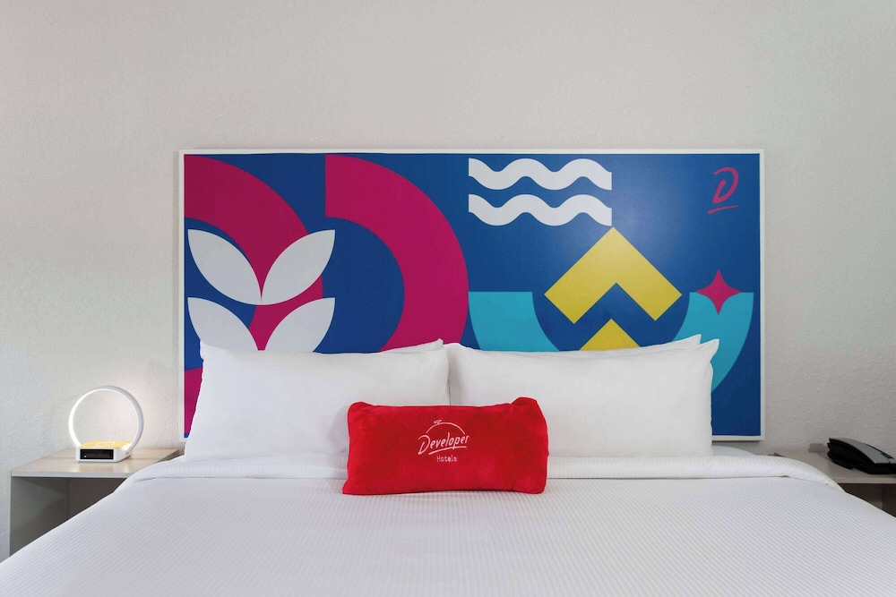 Howard Johnson by Wyndham Orlando Lake Buena Vista South — Hotel rooms in Kissimmee, Florida