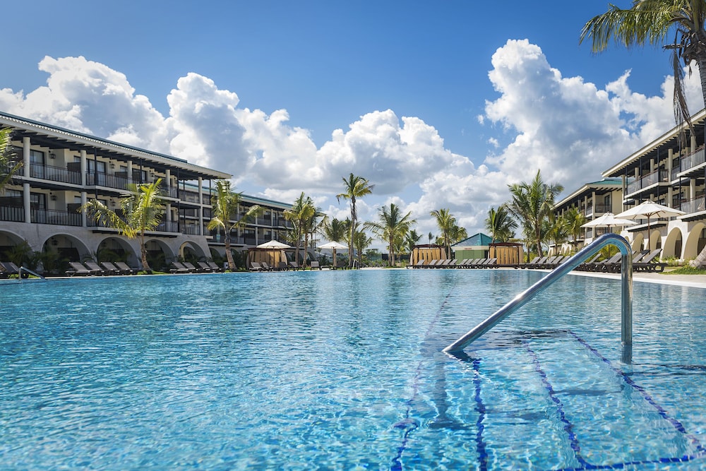 El Beso Adults Only At Ocean El Faro - All Inclusive — Swimming pool in Uvero Alto, La Altagracia