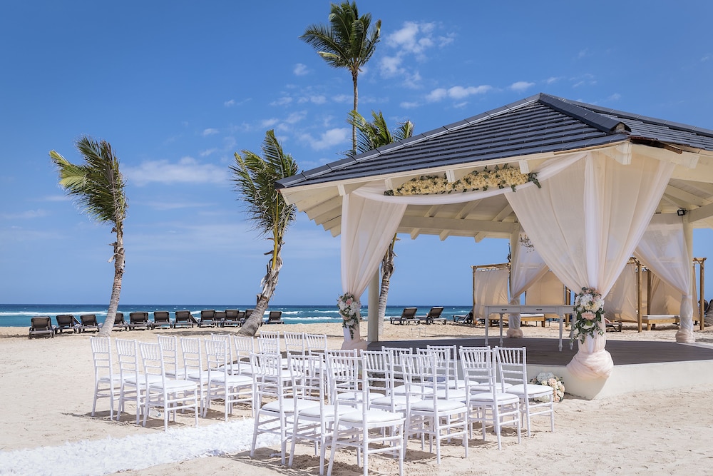 El Beso Adults Only At Ocean El Faro - All Inclusive — Beach in Uvero Alto, La Altagracia