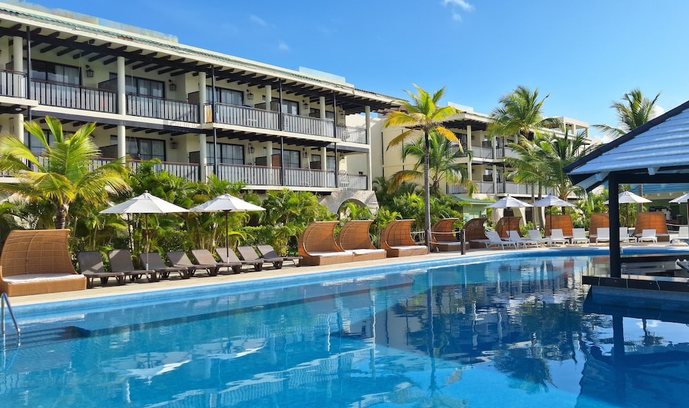 El Beso Adults Only At Ocean El Faro - All Inclusive — Swimming pool in Uvero Alto, La Altagracia