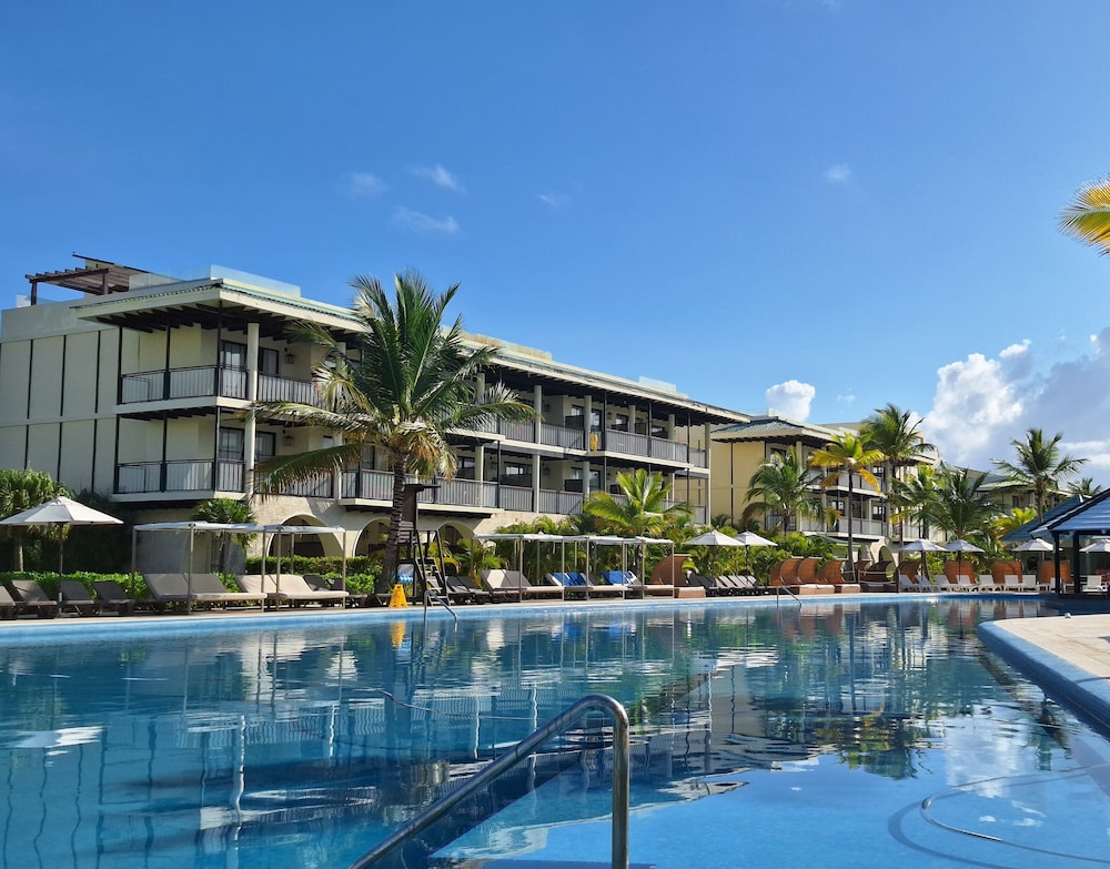 El Beso Adults Only At Ocean El Faro - All Inclusive — Hotel building in Uvero Alto, La Altagracia