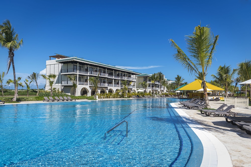 El Beso Adults Only At Ocean El Faro - All Inclusive — Swimming pool in Uvero Alto, La Altagracia