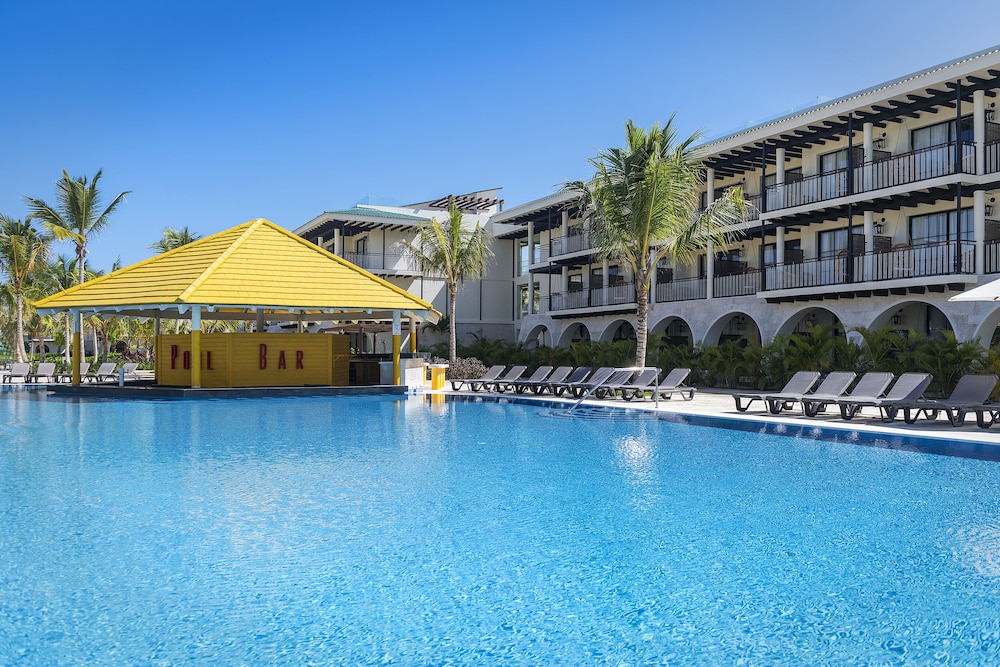 El Beso Adults Only At Ocean El Faro - All Inclusive — Swimming pool in Uvero Alto, La Altagracia