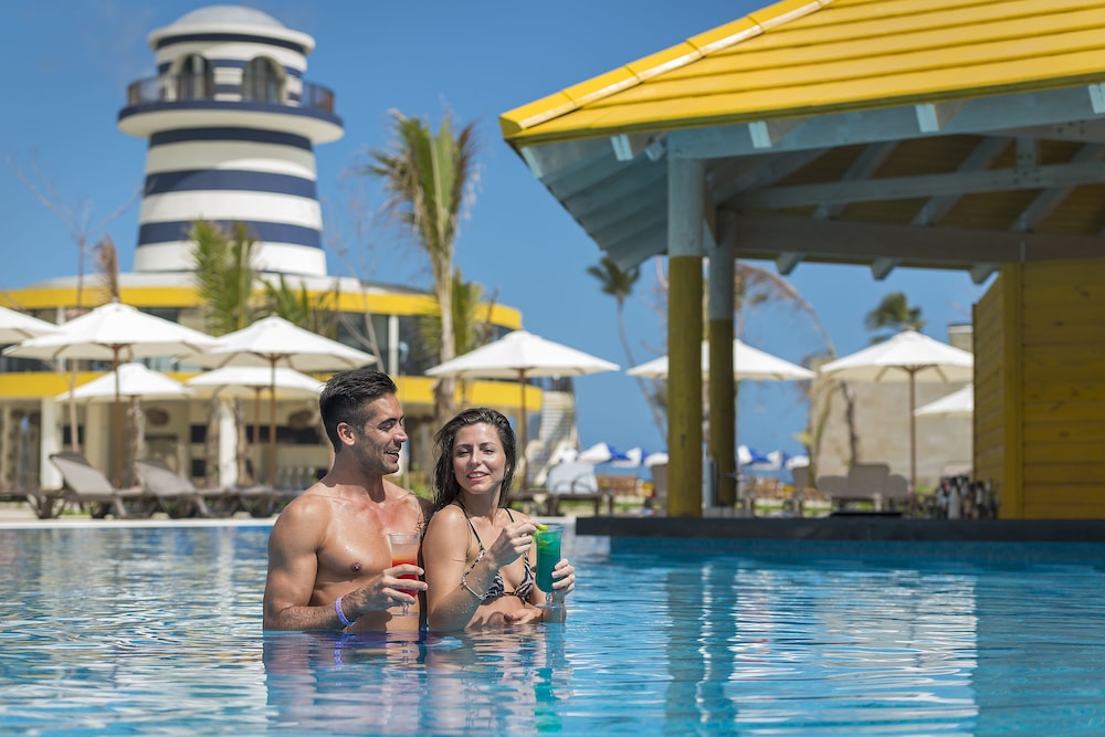 El Beso Adults Only At Ocean El Faro - All Inclusive — Swimming pool in Uvero Alto, La Altagracia