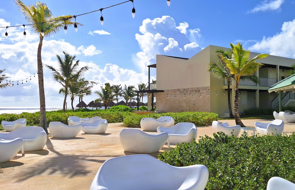 El Beso Adults Only At Ocean El Faro - All Inclusive — Hotel building in Uvero Alto, La Altagracia