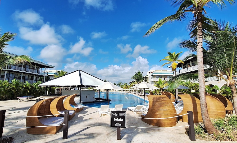 El Beso Adults Only At Ocean El Faro - All Inclusive — Swimming pool in Uvero Alto, La Altagracia