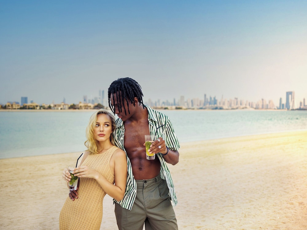 Th8 Palm Dubai Beach Resort, Vignette Collection by IHG — Beach in Dubai