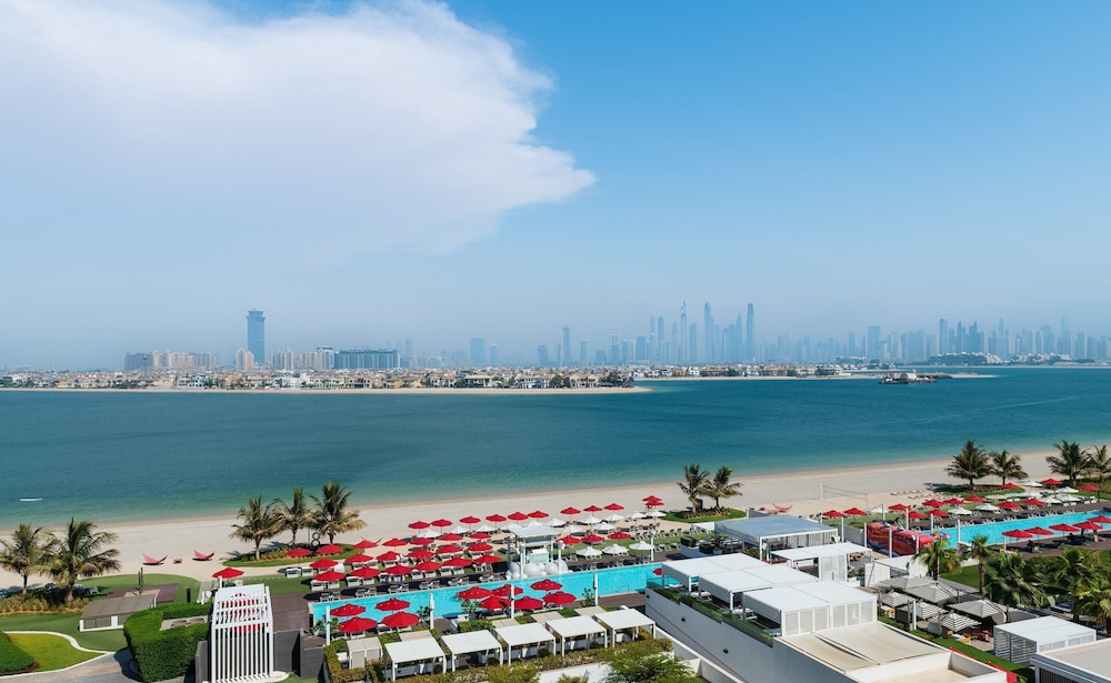 Th8 Palm Dubai Beach Resort, Vignette Collection by IHG — Beach in Dubai