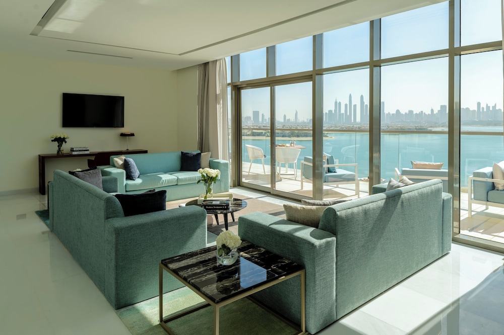 Th8 Palm Dubai Beach Resort, Vignette Collection by IHG — Hotel rooms in Dubai
