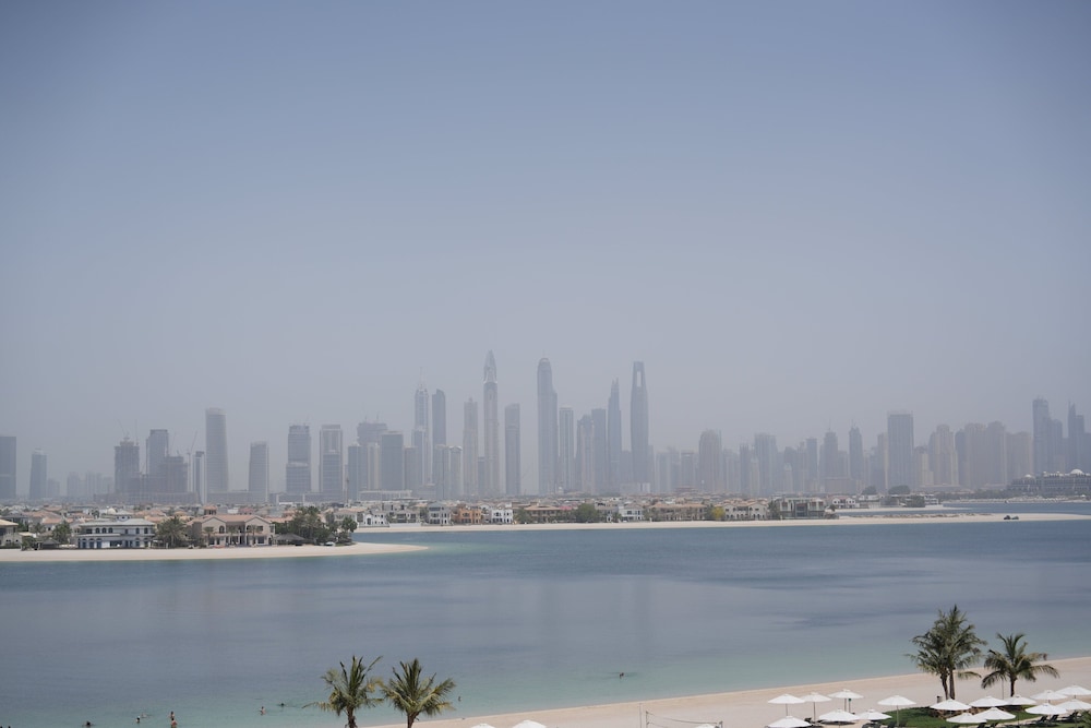 Th8 Palm Dubai Beach Resort, Vignette Collection by IHG — Attractions in the area in Dubai
