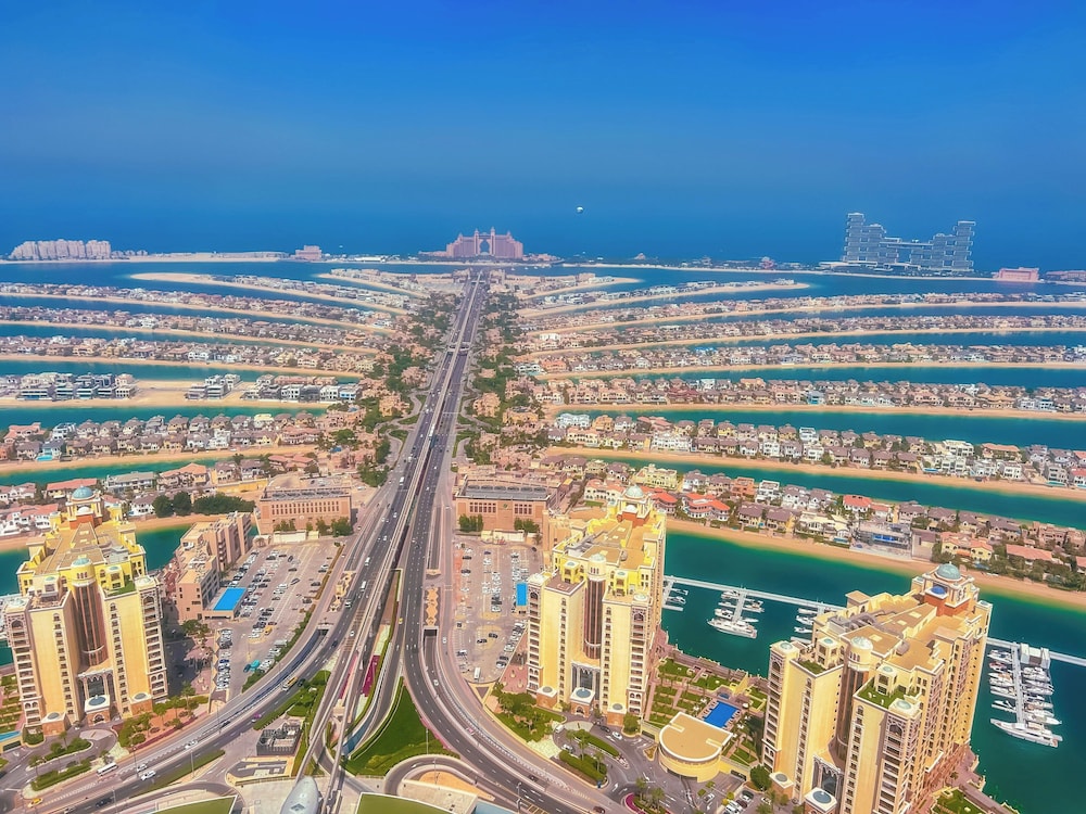 Th8 Palm Dubai Beach Resort, Vignette Collection by IHG — Attractions in the area in Dubai