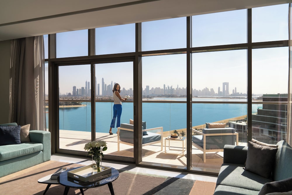 Th8 Palm Dubai Beach Resort, Vignette Collection by IHG — Hotel rooms in Dubai