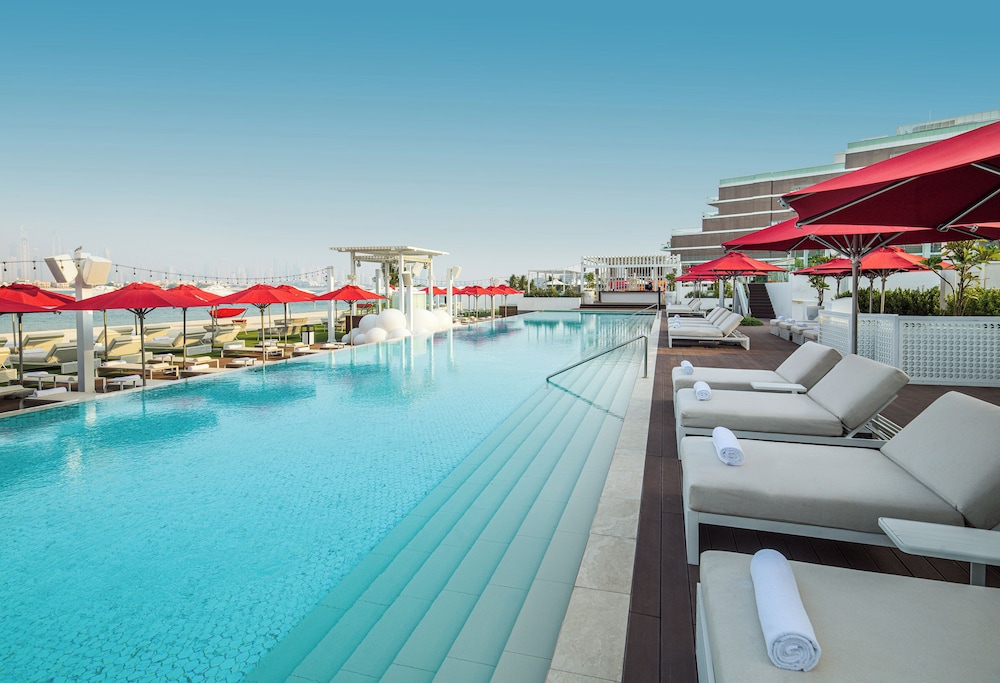 Th8 Palm Dubai Beach Resort, Vignette Collection by IHG — Swimming pool in Dubai