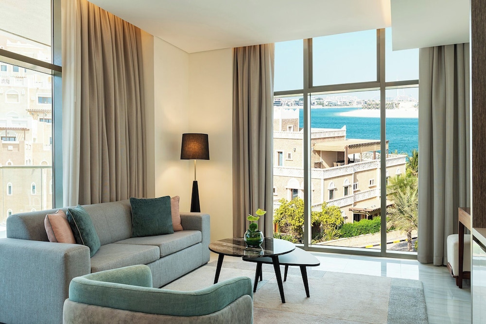 Th8 Palm Dubai Beach Resort, Vignette Collection by IHG — Hotel rooms in Dubai