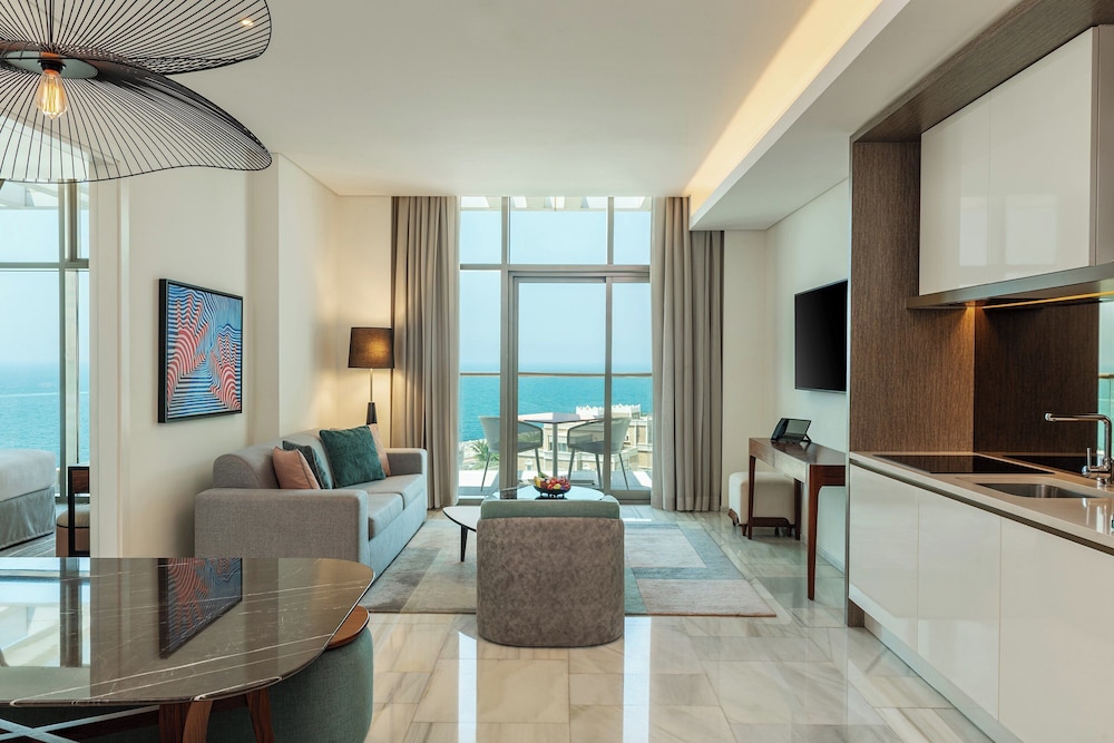 Th8 Palm Dubai Beach Resort, Vignette Collection by IHG — Hotel rooms in Dubai