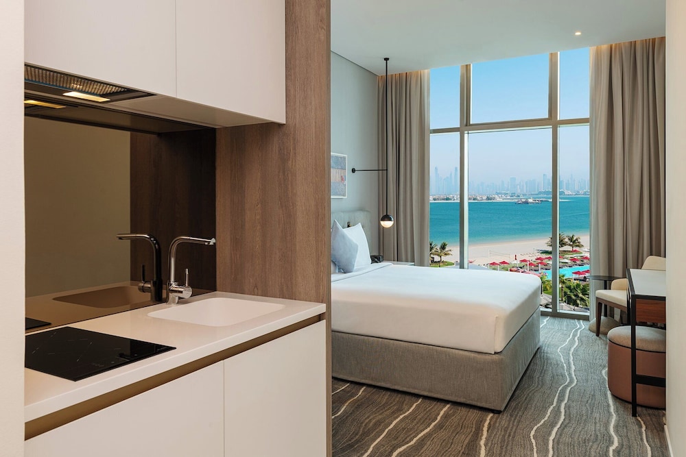 Th8 Palm Dubai Beach Resort, Vignette Collection by IHG — Hotel rooms in Dubai