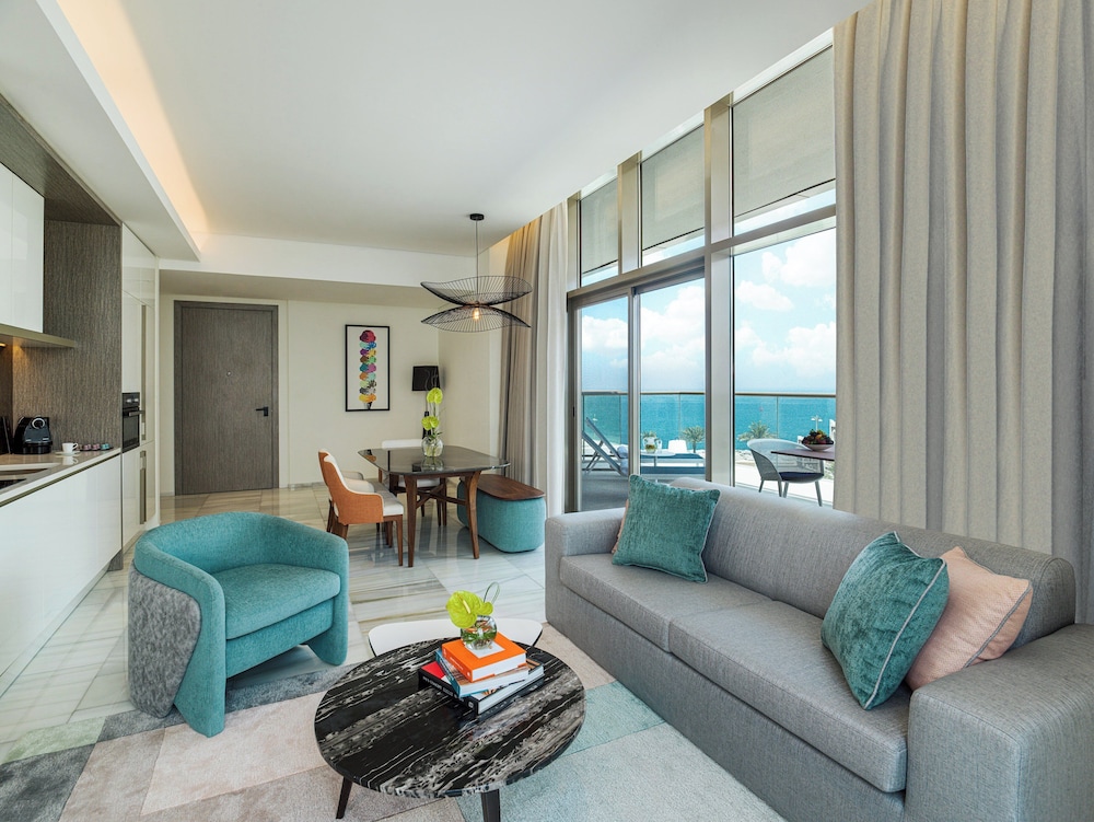 Th8 Palm Dubai Beach Resort, Vignette Collection by IHG — Hotel rooms in Dubai