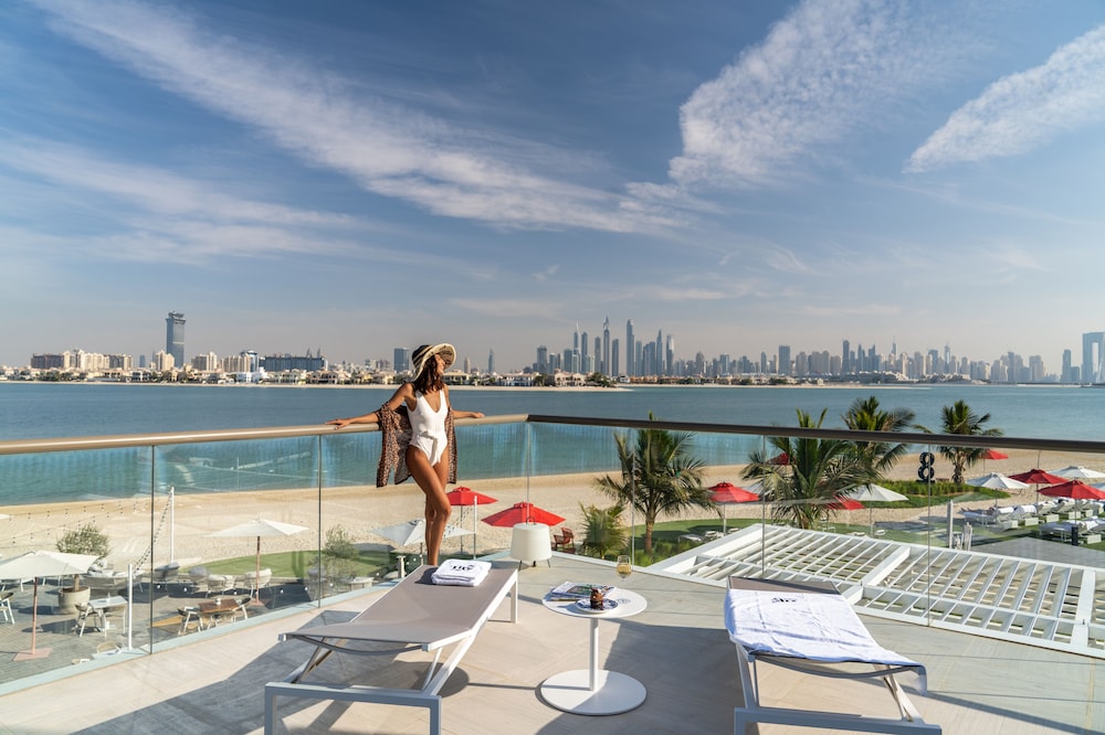 Th8 Palm Dubai Beach Resort, Vignette Collection by IHG — Beach in Dubai