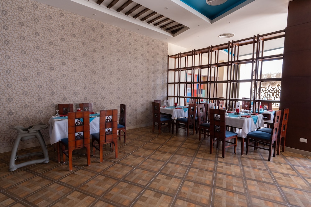 Parrotel Lagoon Waterpark Resort — Restaurant & bars in Sharm El Sheikh, Red Sea