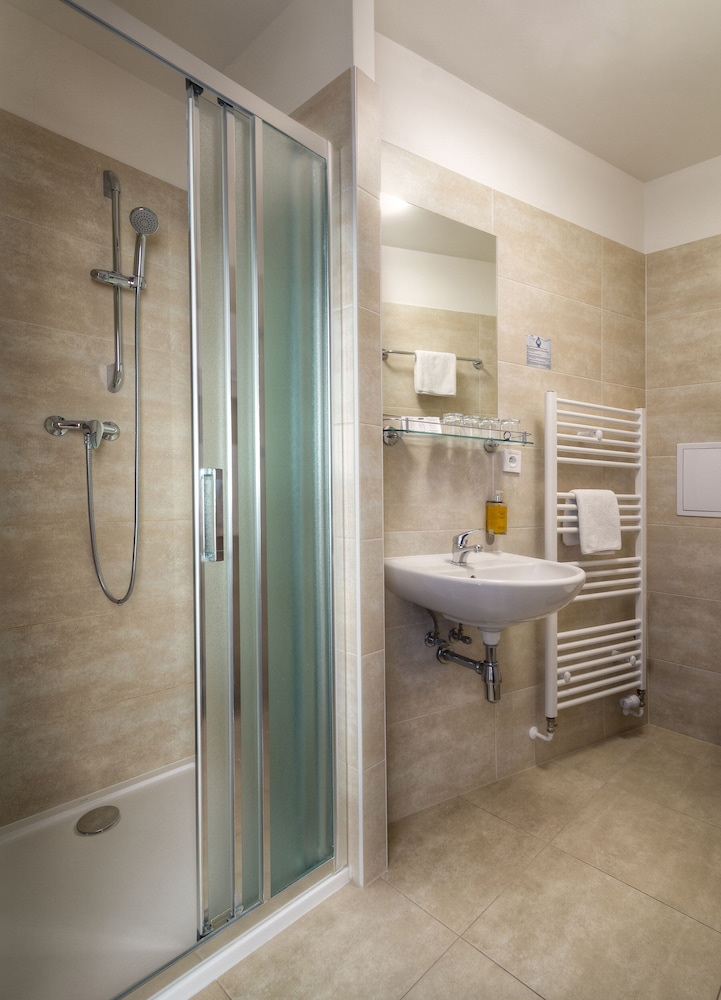 Hotel Harmony — Hotel rooms in Prague, Prague