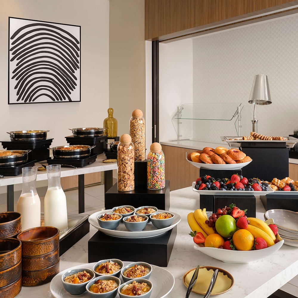 Hilton Garden Inn Grapevine at Silverlake Crossing — Restaurant & bars in Grapevine, Texas