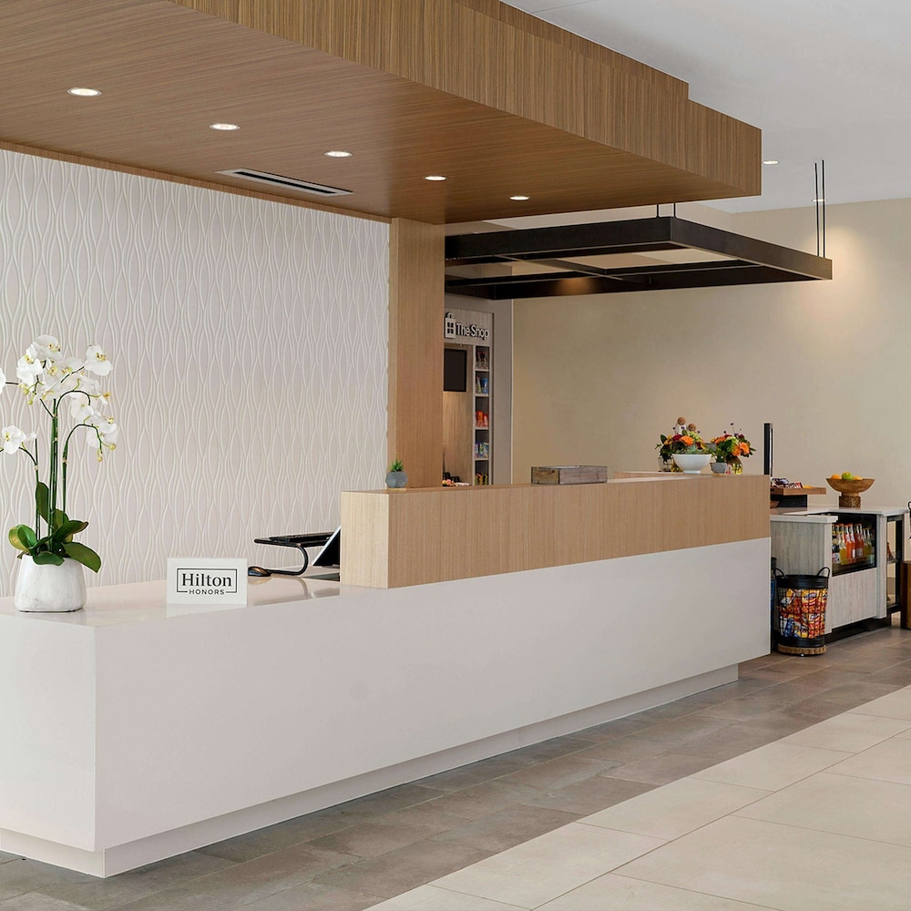 Hilton Garden Inn Grapevine at Silverlake Crossing — Hotel building in Grapevine, Texas