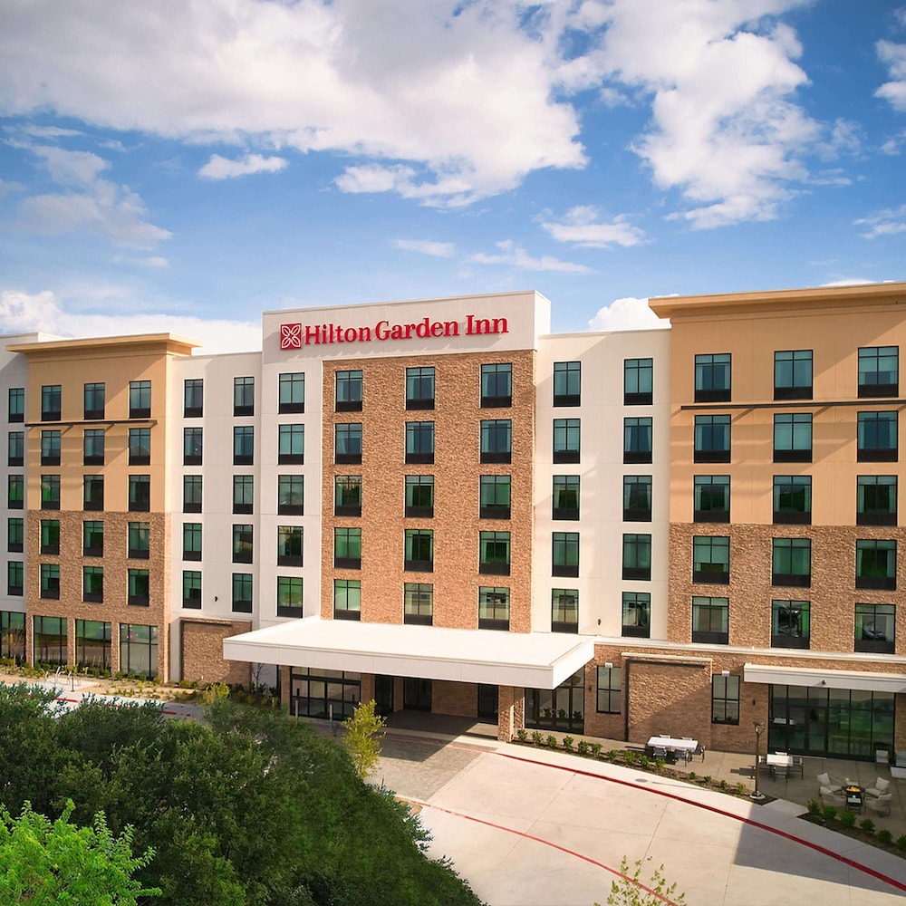 Hilton Garden Inn Grapevine at Silverlake Crossing — Hotel building in Grapevine, Texas