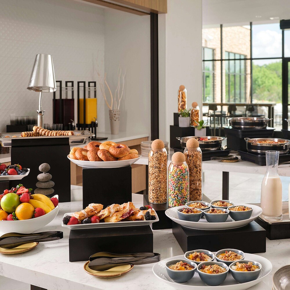 Hilton Garden Inn Grapevine at Silverlake Crossing — Restaurant & bars in Grapevine, Texas