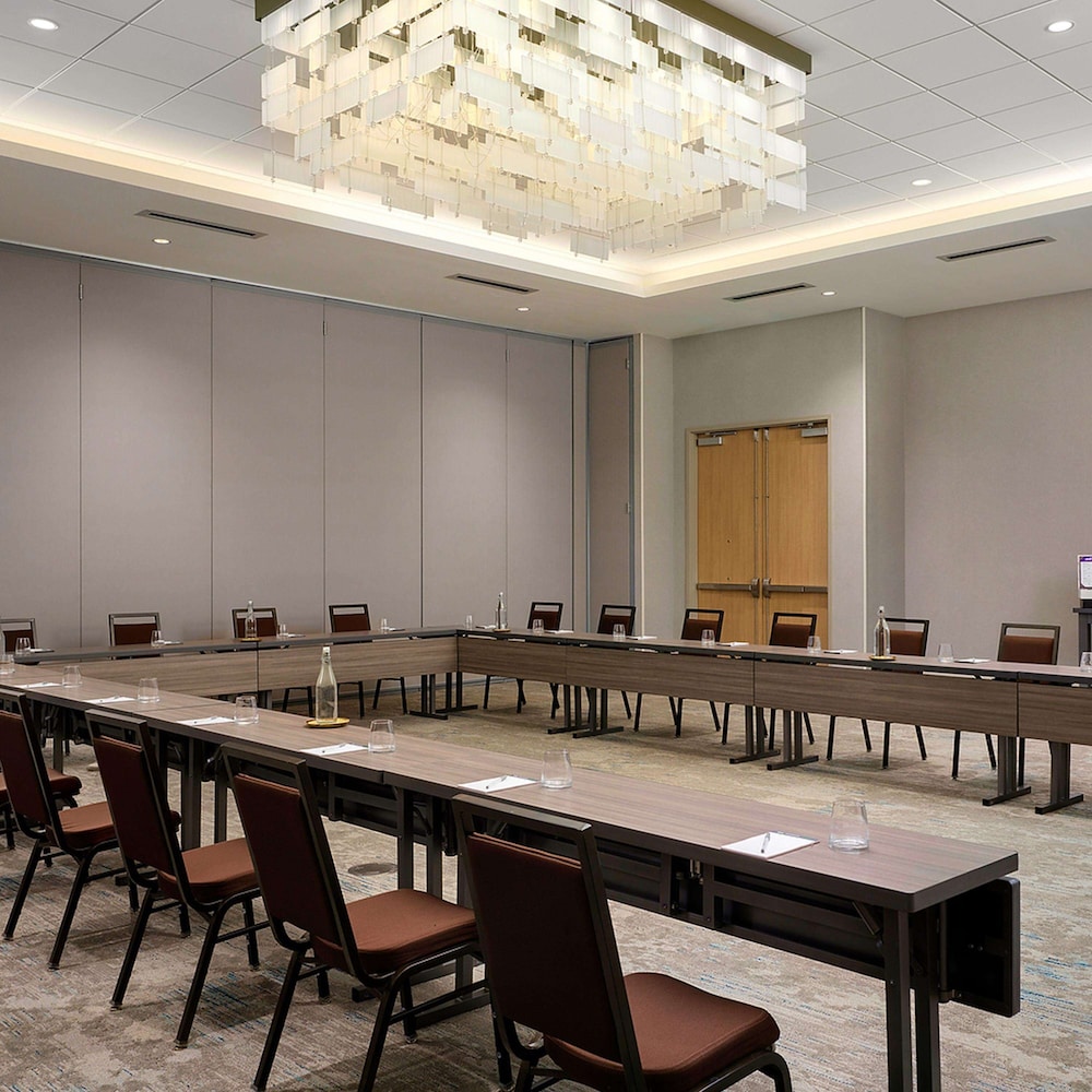 Hilton Garden Inn Grapevine at Silverlake Crossing — Hotel building in Grapevine, Texas