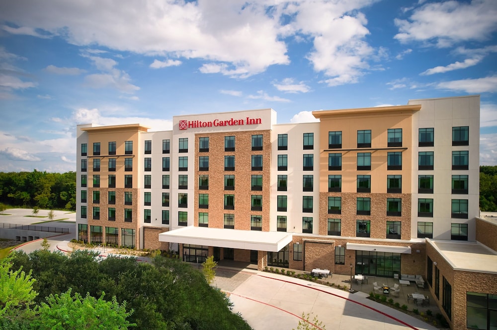Hilton Garden Inn Grapevine at Silverlake Crossing — Hotel building in Grapevine, Texas