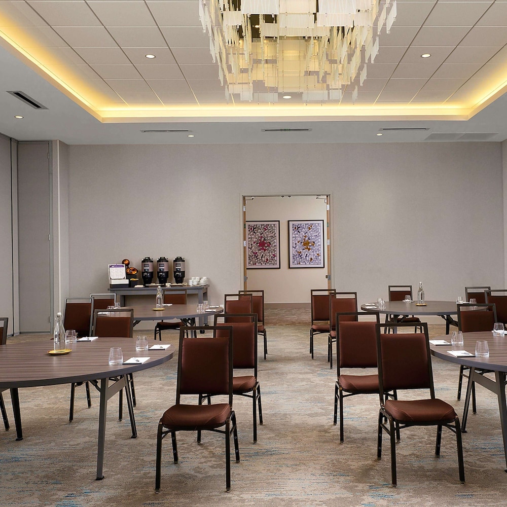 Hilton Garden Inn Grapevine at Silverlake Crossing — Restaurant & bars in Grapevine, Texas