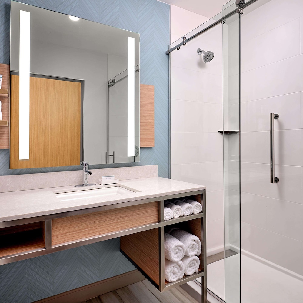 Hilton Garden Inn Grapevine at Silverlake Crossing — Hotel rooms in Grapevine, Texas