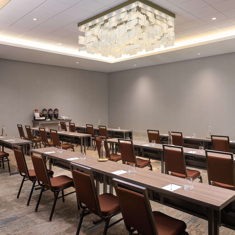 Hilton Garden Inn Grapevine at Silverlake Crossing — Hotel building in Grapevine, Texas