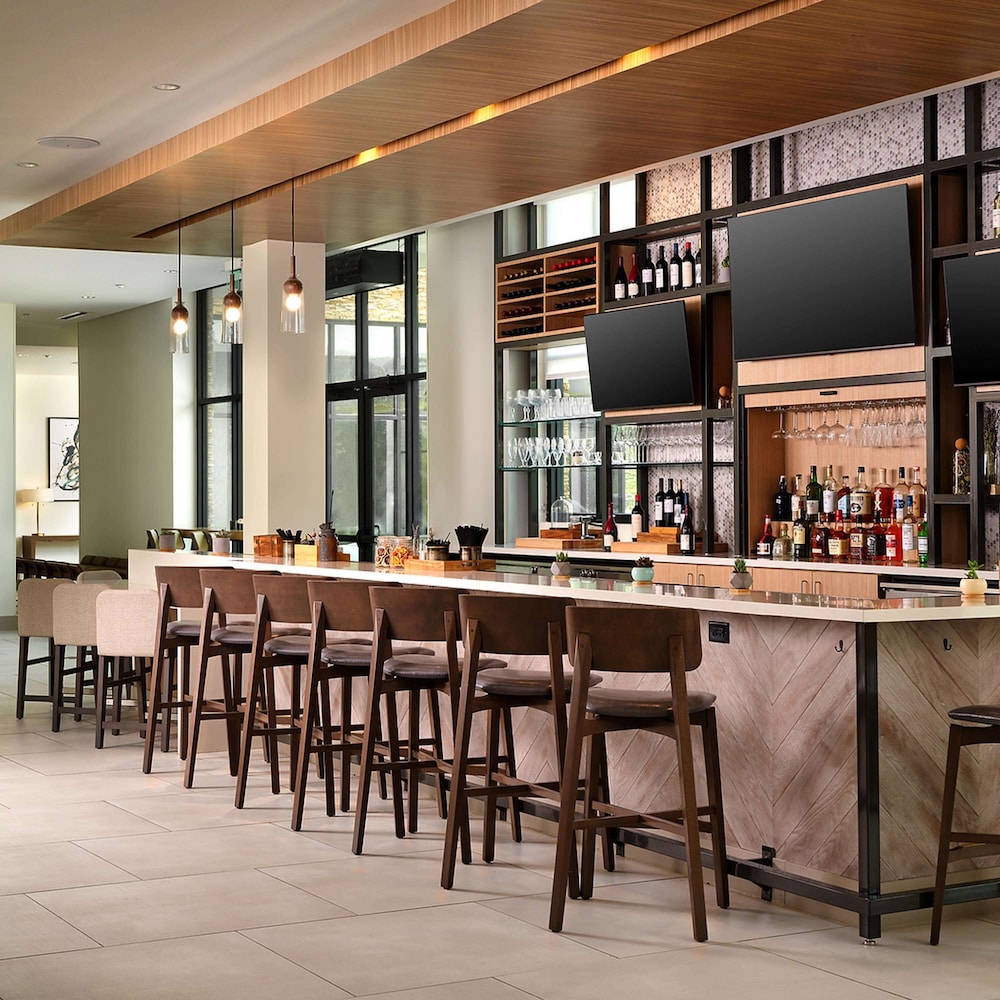 Hilton Garden Inn Grapevine at Silverlake Crossing — Restaurant & bars in Grapevine, Texas