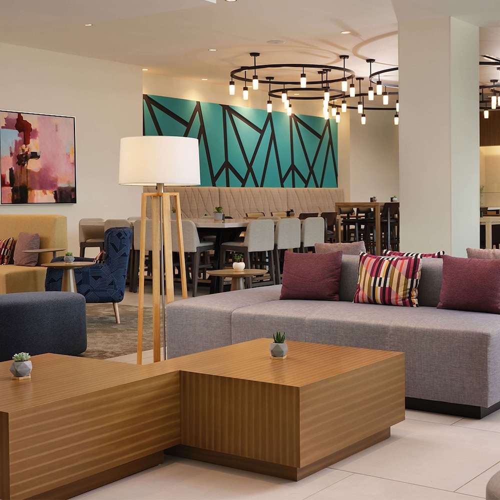 Hilton Garden Inn Grapevine at Silverlake Crossing — Restaurant & bars in Grapevine, Texas
