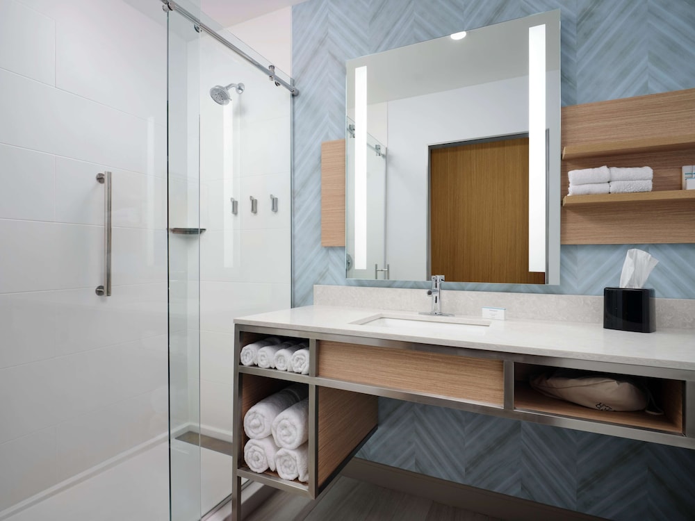 Hilton Garden Inn Grapevine at Silverlake Crossing — Hotel rooms in Grapevine, Texas