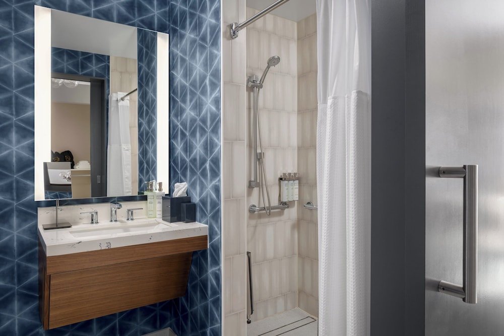 The Celeste Hotel, Orlando, a Tribute Portfolio Hotel — Hotel rooms in Orlando, Florida
