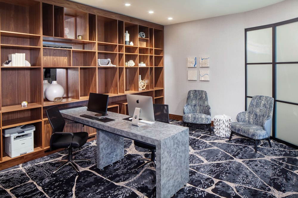 Homewood Suites by Hilton Boston Seaport District — Hotel rooms in Boston, Massachusetts