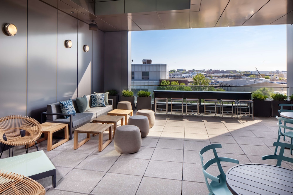 Homewood Suites by Hilton Boston Seaport District — Restaurant & bars in Boston, Massachusetts
