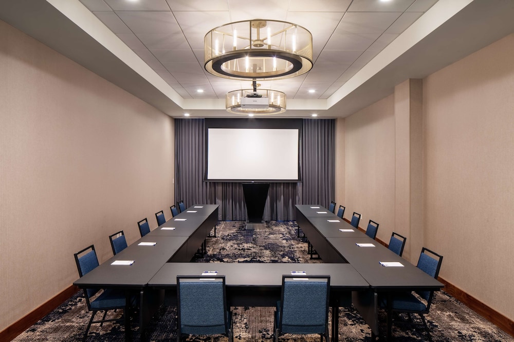 Homewood Suites by Hilton Boston Seaport District — Hotel building in Boston, Massachusetts