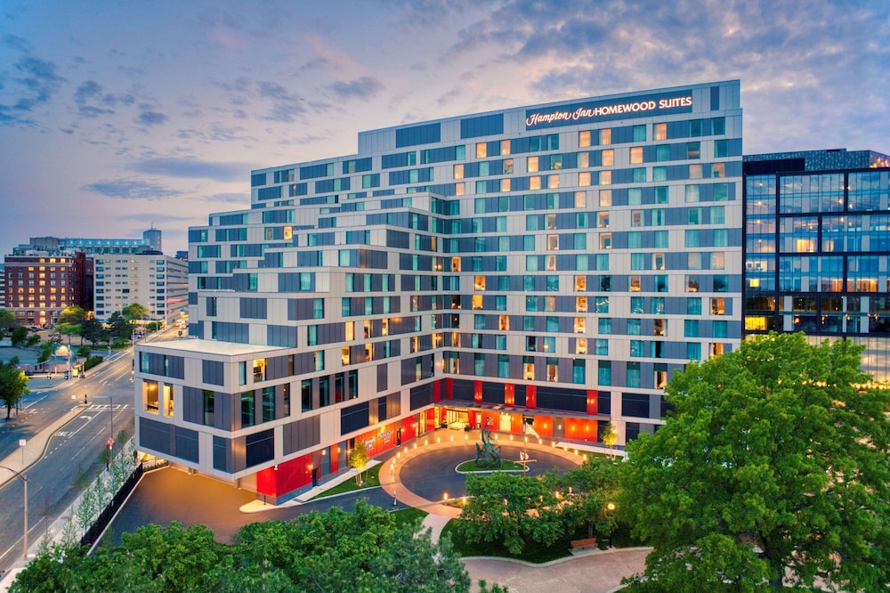 Homewood Suites by Hilton Boston Seaport District — Hotel building in Boston, Massachusetts