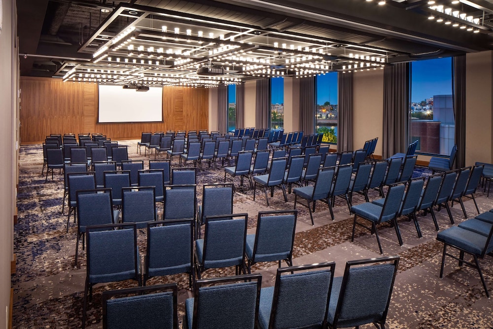 Homewood Suites by Hilton Boston Seaport District — Hotel building in Boston, Massachusetts